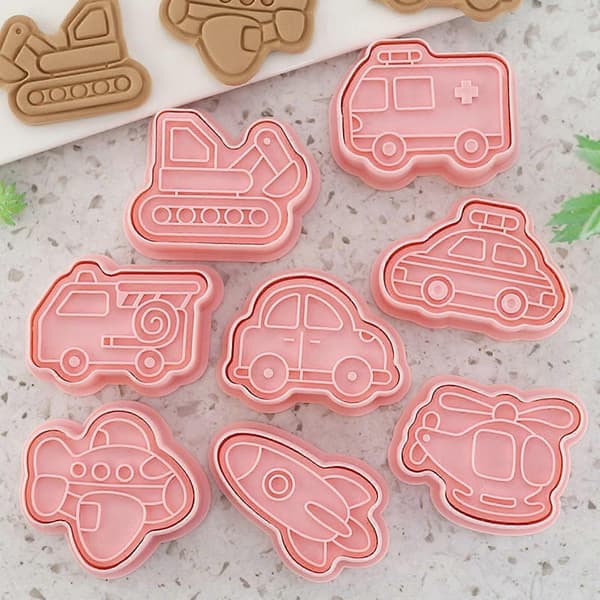 8-dele Køretøjsmønster Cookie Cutters, Non-Stick PP Cookieforme til Børn, Ferie Bageforme til Brød, Kage, Chokolade