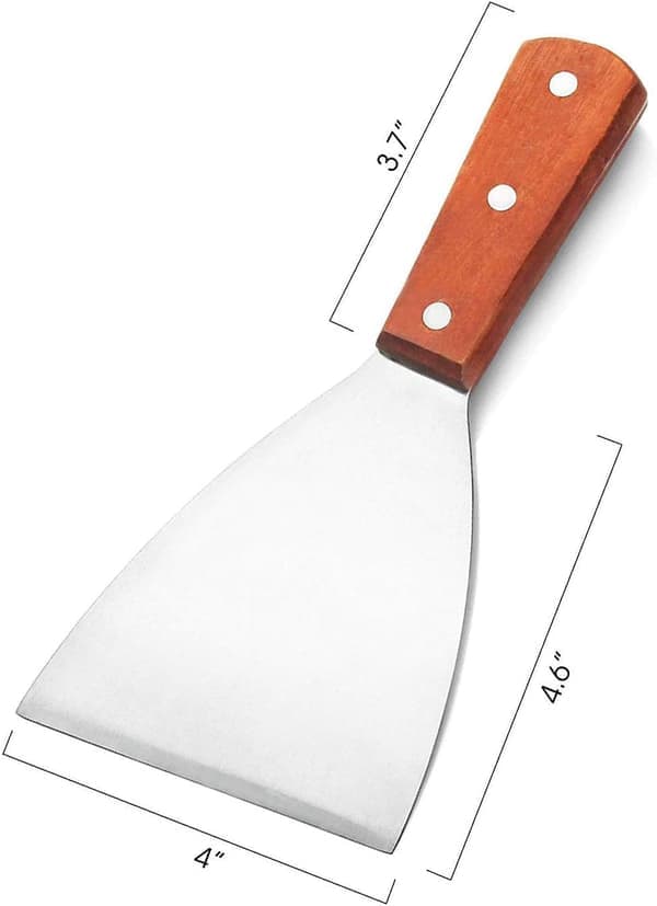 Fasettslipt grillskrape med trehåndtak, 10 cm x 22 cm
