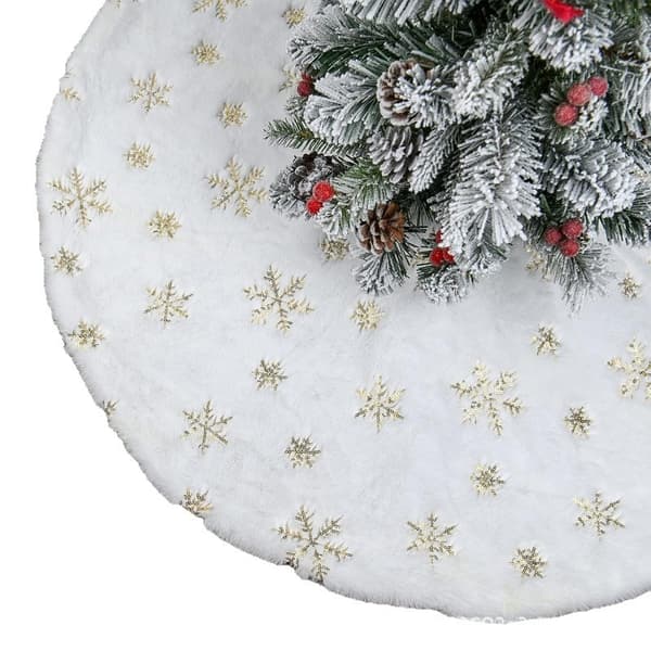 Hvidt juletræstæppe, snefnugmønstrede juletræsdekorationer