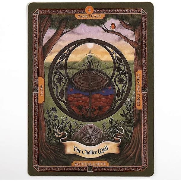 Avalonin usvat Oraakkeli Tarot laukulla Perhepeli