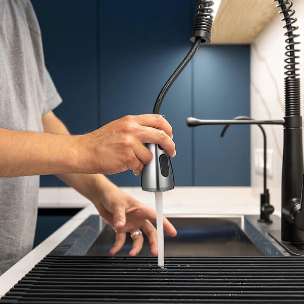 Universell pip sprayfäste utdragbar sprutmunstycke köksanvändning enkel installation hållbart ABS-material 1-pack
