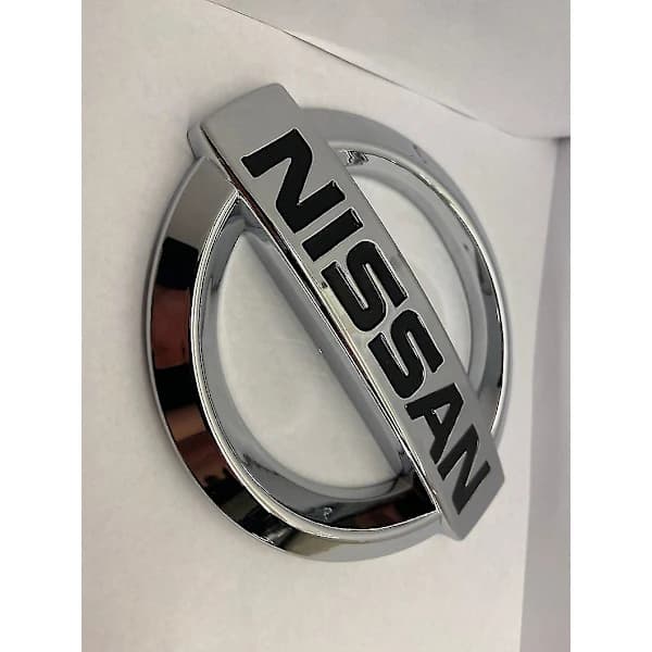 Nissan emblem krom 15 cm x 13 cm bagklap