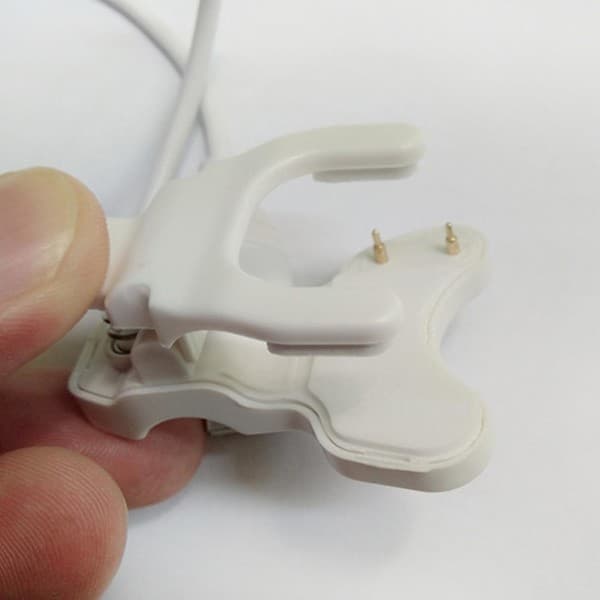 Universal Smartwatch USB-opladerkabel Opladerclips 2-benet afstand 9 mm Hvid