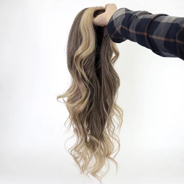 Lang blond parykk for kvinner