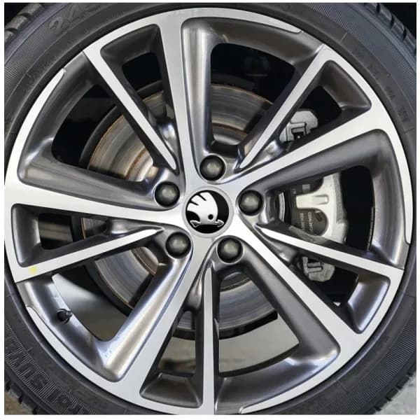 4 kpl - Skoda keskiöt / vannemerkit - Auto 65 mm