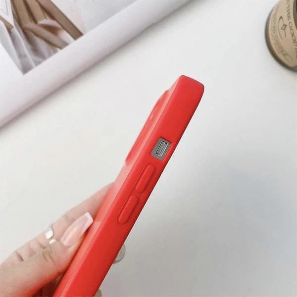 Silikondeksel med bred nakkestropp til iPhone 13 Pro Gul