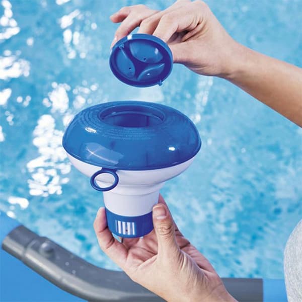 Flytande dispenser för spa