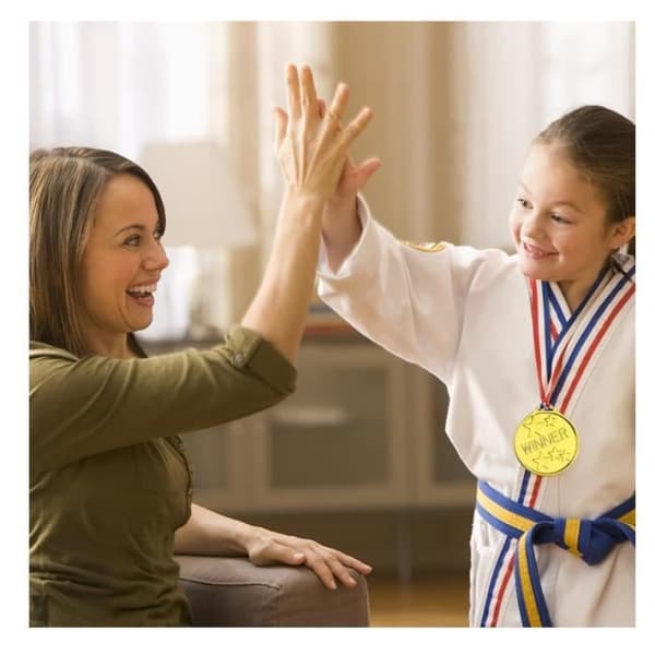 Barnmedaljer - 50-pack - Guldpläterad metall - Trefärgat band - Multisport - Perfekt present