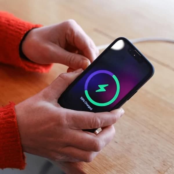 Smartphonefodral - Quad Lock - iPhone 13 Pro - Svart - Stötsäker Svart