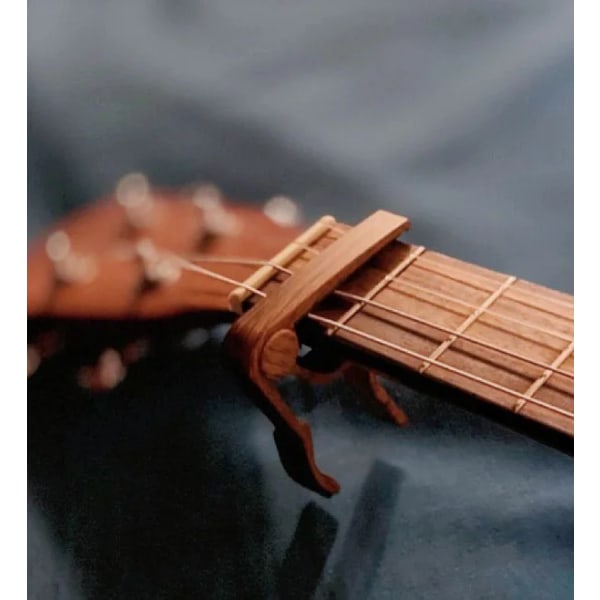 Guitar capo til 6 strenget stål akustisk og elektrisk guitarer med 4 picks