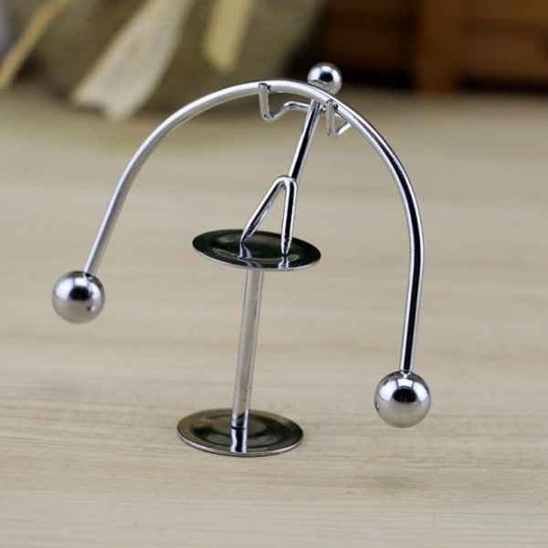 1kpl Perpetual Balance Pieni Painonnosto sarjakuva Newton fysiikka tiede Newton heiluri metalli