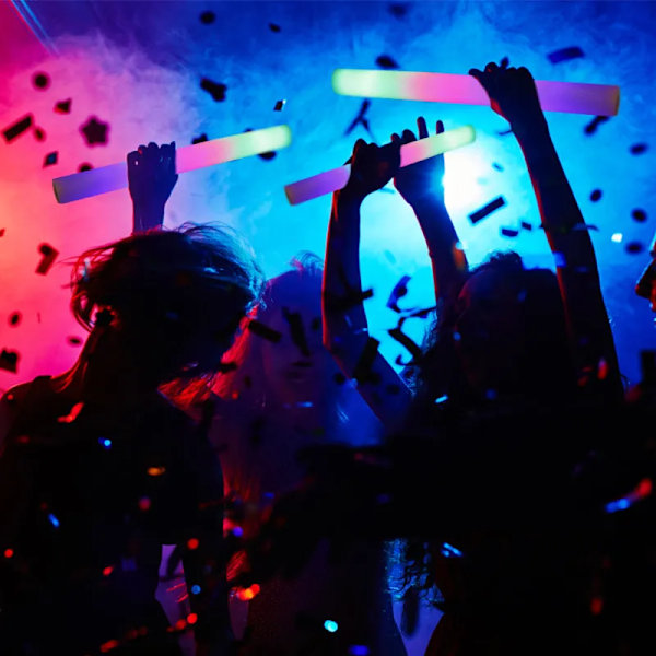 30 stykker LED Glow Sticks Bulk Farverig RGB Glow Foam Stick  Tube Mørk Lys til jul fødselsdag bryllup fest forsyninger