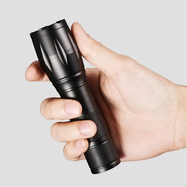T6 Strong Light Ficklight LED Aluminium Legering Teleskopisk Zoom Batteri Version Laddning Utomhus Sökljus Fjärr Ficklampa