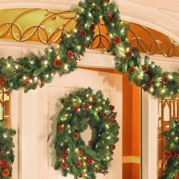 Jul girlanger med kottar röda bär konstgjorda jul kransar för hem jul träd