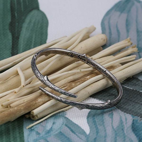 Design Åpen mansjett Bangle Armbånd For Menn Kvinner Jenter Trendy Smykker
