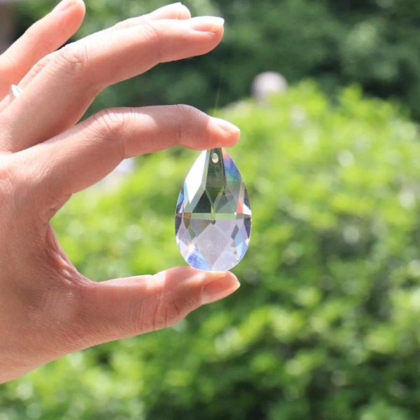 10 stykker 28mm Tår Dråbe Krystaller Prism Sun Catcher Klar Glas Lysekrone Krystal Dele Gør det selv Hængende Vedhæng Smykker Spacer Faceteret