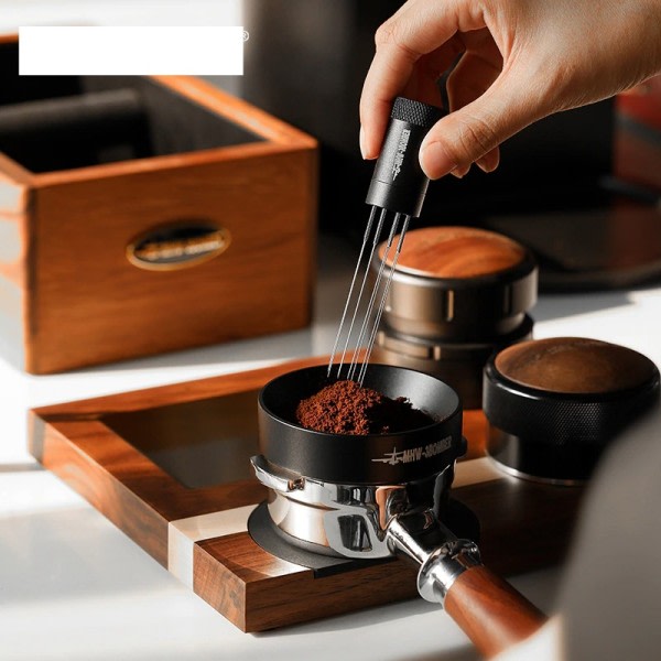 Espresso Kaffe Omrörare med 4 reservnålar Magnetisk Absorption Stativ Barista Kaffe Omrörning Distribution Verktyg