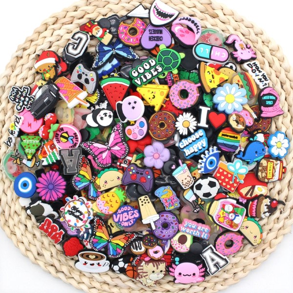100 bitar Random jibz Tecknad Djur Skor Charms Decrations
