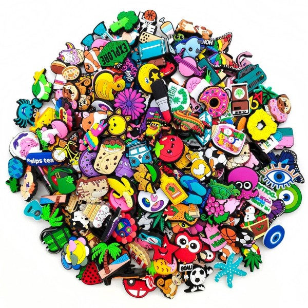 100 Bykker Tegneserie Sko Charms for Crocs Jibits Bubble Slides Sandaler PVC Sko Dekorasjoner