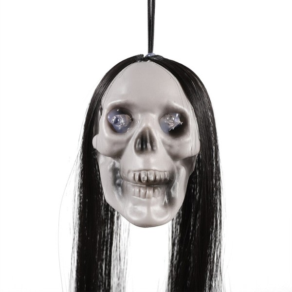 Halloween hengende spøkelse hodeskalle med langt hår glødende øyne terror hodeskalle spøkelse hus hode skjelett
