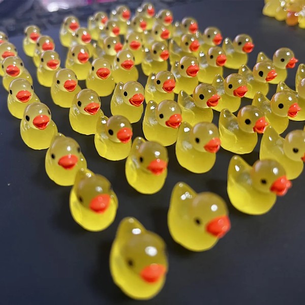 50 stykker Mini Gul Ender Luminous And Ornament Miniatyr Figurer Tiny Duck