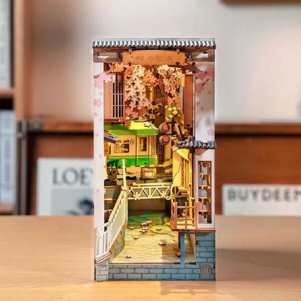 Robotime Rolife DIY Book Nook Japanese Sakura Densya in Books Serie Træ Miniature Hus