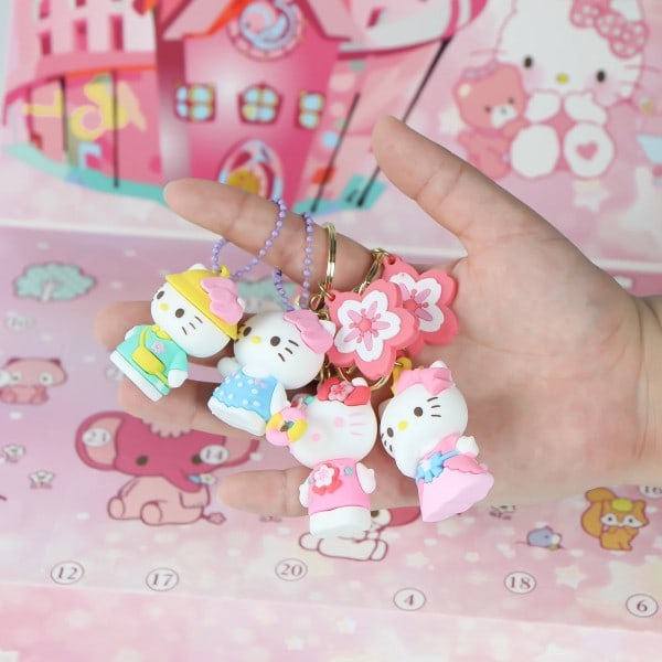 24 Bykker Hello Kitty Jule Advent Kalender Kawaii Sanrio Tilfeldig Anime Figurer Nøkkelring Gave Eske