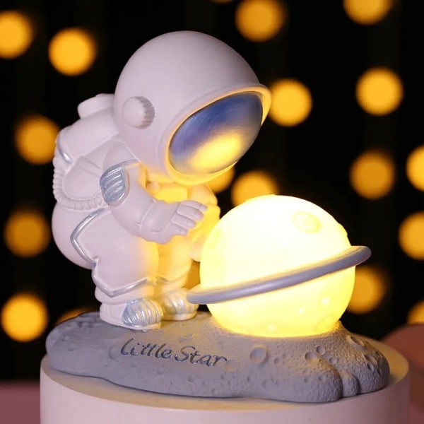 Astronaut Nat Lys Sejr Salut Rummand Harpiks Skulptur Stue Værelse Børn Soveværelse Sengebord Bord Lampe