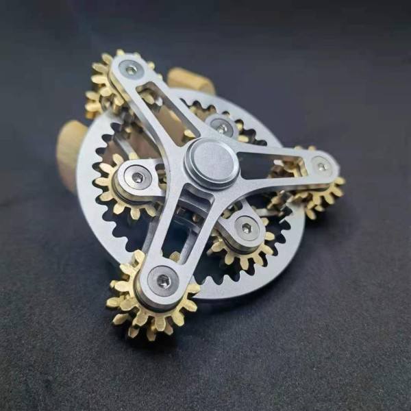 1st Ömhet Kugghjul Hand Spinner All Kopper Fidget Spinner Nio Tänder Länkage Edc Metal Legering Spinner Fokus Leksaker