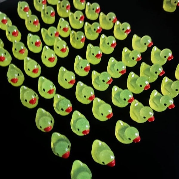 50 stykker Mini Gul Ender Luminous And Ornament Miniatyr Figurer Tiny Duck