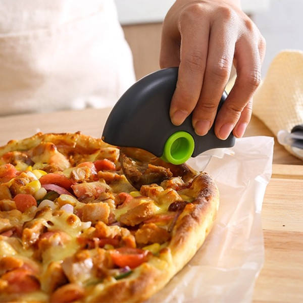 Rostfritt stål Rundt Hjul Skärning Kniv för Pizza med Lock Ruller Deg Skärare Cutter Konditori Kök Bakning Tillbehör Verktyg