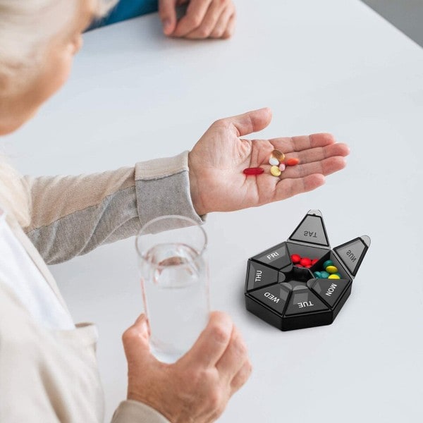 Pill fodral plast 7 dagar tablett godis box bärbar förvaring tablett hållare researrangör piller dispenser