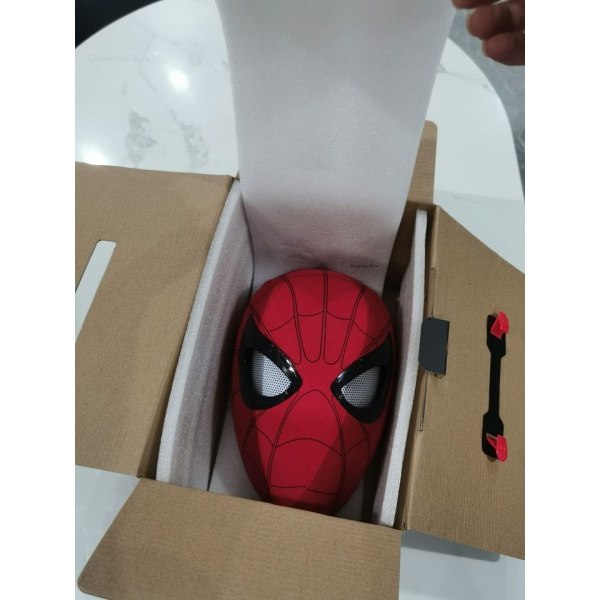 Spiderman Hovedbeklædning Cosplay Moving Eyes Elektronisk Maske Spider Man Fjernbetjening Kontrol Elastik Legetøj