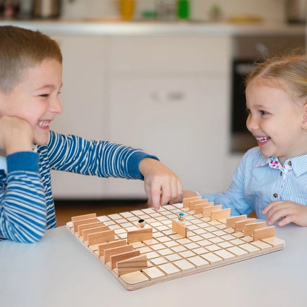 Två personer Roligt Förälder-Barn Interaktion Spel Chase Och Spånga Slag Spel