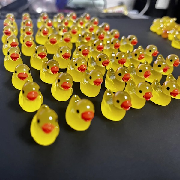 50 stykker Mini Gul Ender Luminous And Ornament Miniatyr Figurer Tiny Duck