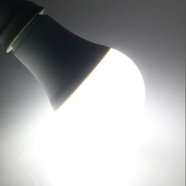 12W PIR Rörelsesensor Ljus Glödlampa Ampull LED E27 IP42 Utomhus Belysning Vägg Lampa
