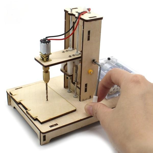 Mini skrivebord benk bor tre blokk bygg utdanning vitenskap prosjekt sett