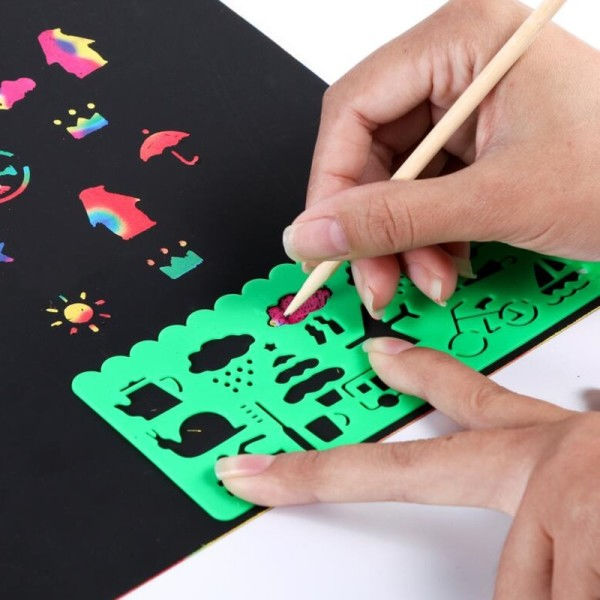 DIY Magic Rainbow Färg Scratch Konst Papper Kort Set Med Graffiti Stencil Teckning Tavla