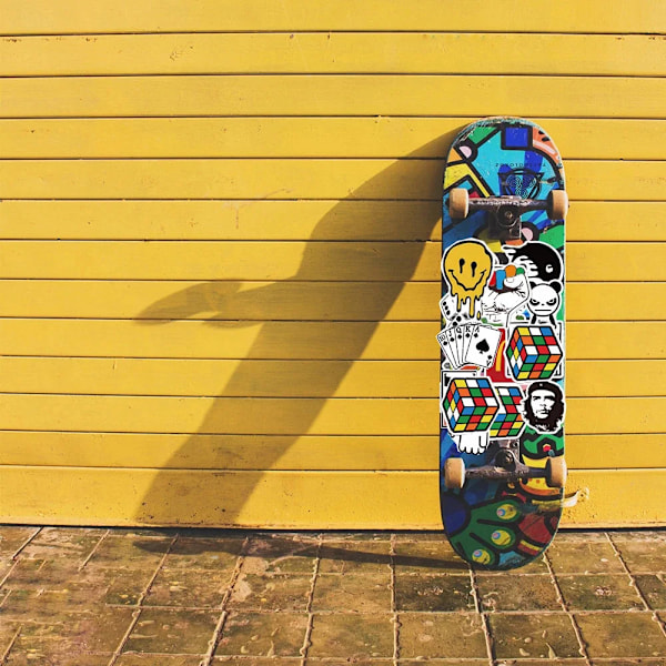 100 stykker Mode Cool Mærke Logo Klistermærker Æstetisk Motorcykel Telefon Bil Skateboard Laptop Klistermærke Decal Klassisk Børn Legetøj