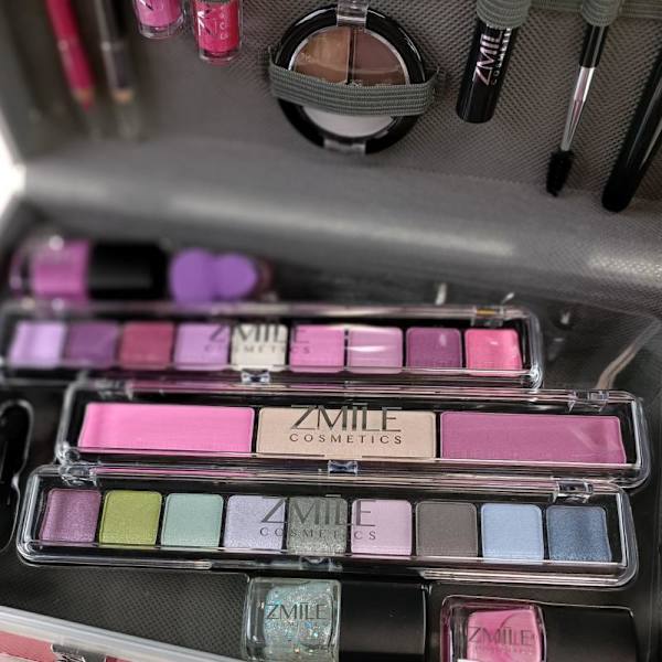 Zmile Cosmetics Makeup Box Merry Berry Vegan Multicolor