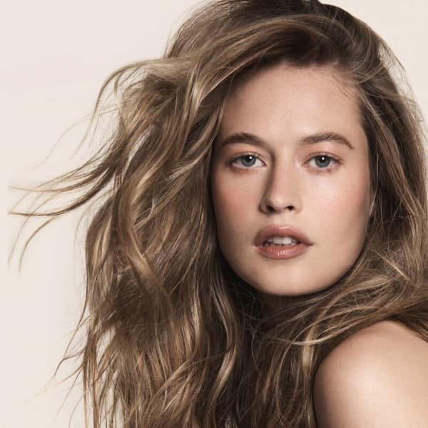 Living Proof Full Dry Volume & Texture Spray 238ml grå