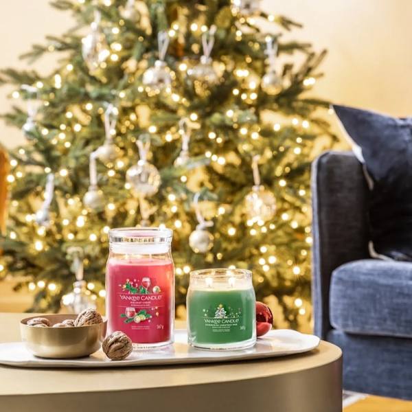 Yankee Candle Signature Medium Jar Shimmering Christmas Tree 368g Grön