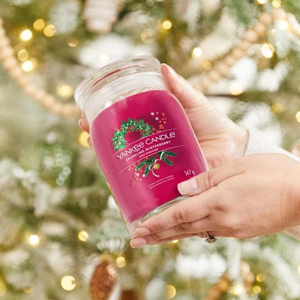 Yankee Candle Signature Large Jar Sparkling Winterberry 567g Rosa