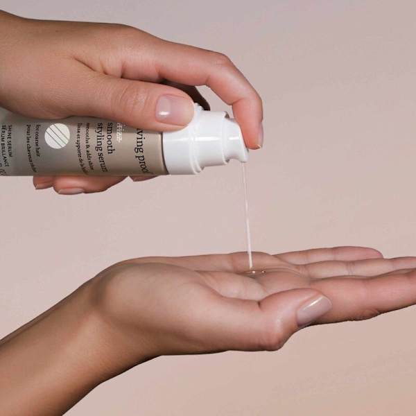 Living Proof No Frizz Smooth Styling Serum 45ml grå