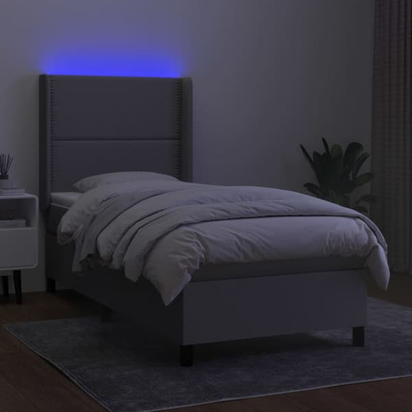 Ramsäng med madrass & LED ljusgrå 100x200 cm tyg