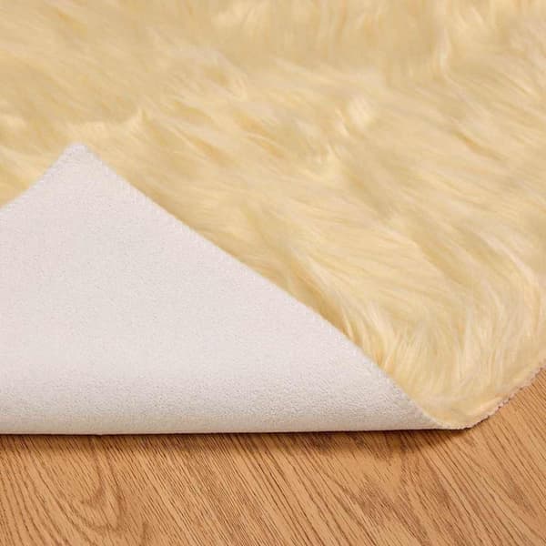 Fuskfäll matta TAFALLA Gräddvit 120 x 170 cm Polyester
