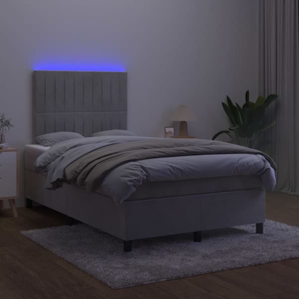 Ramsäng med madrass & LED ljusgrå 120x200 cm sammet