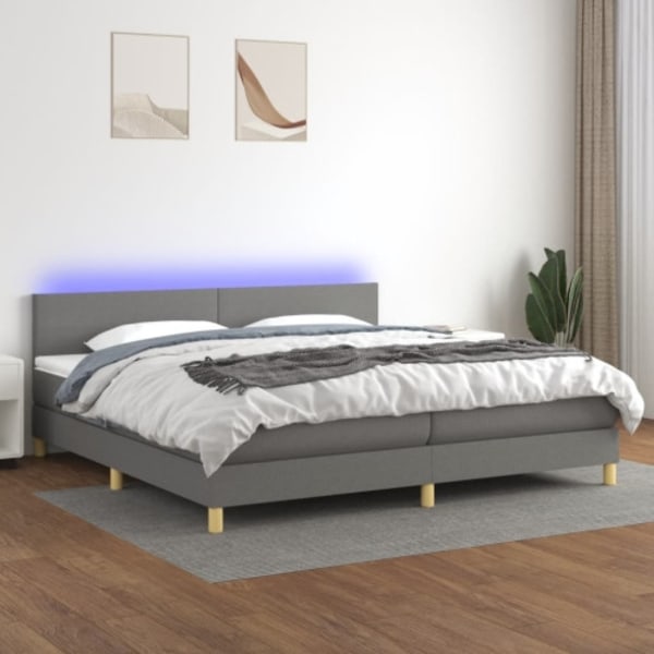 Ramsäng med madrass & LED mörkgrå 200x200 cm tyg