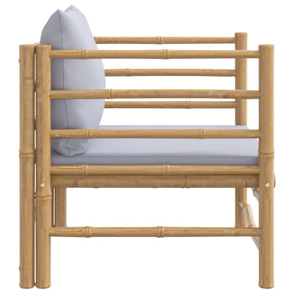 Soffa mittdel med ljusgråa dynor bambu