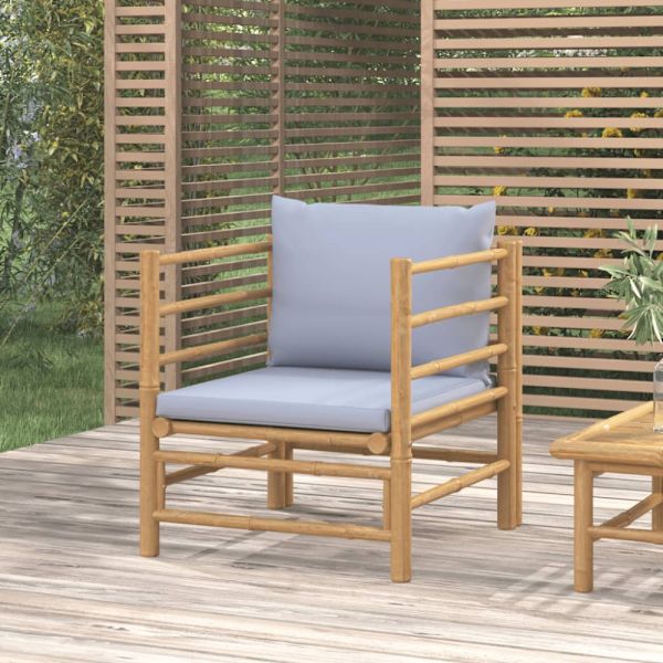 Soffa mittdel med ljusgråa dynor bambu